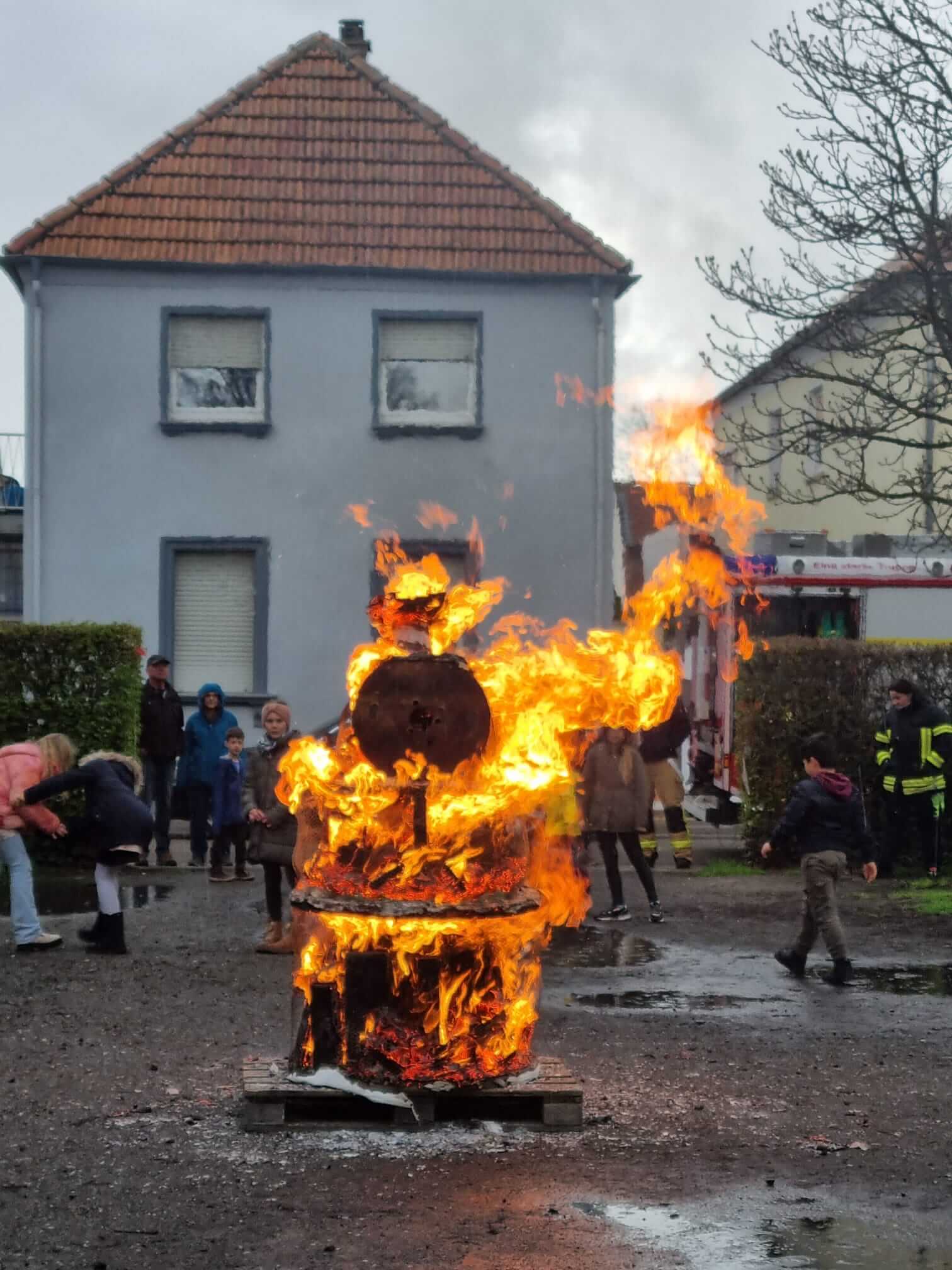 Der Winter wird verbrannt (2)